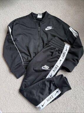 Girls Nike Sweatsuit